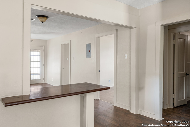 Listing photo id 5 for 412 Coker W