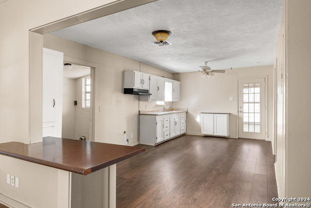 Listing photo id 6 for 412 Coker W