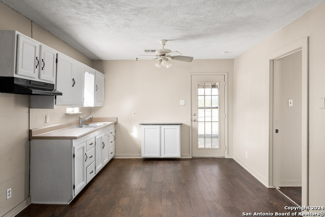 Listing photo id 7 for 412 Coker W