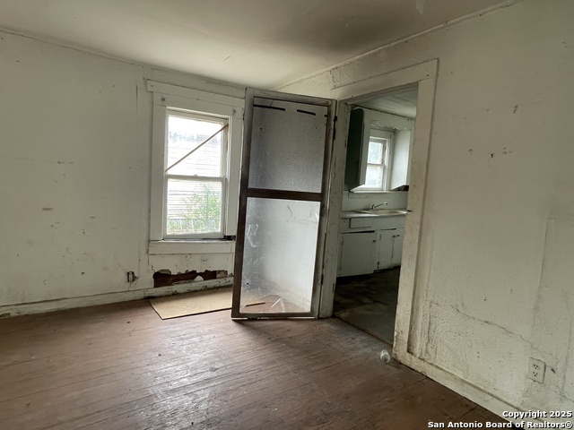 Image 13 of 38 For 524 Avenue B