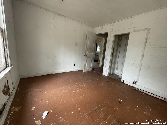 Image 15 of 38 For 524 Avenue B