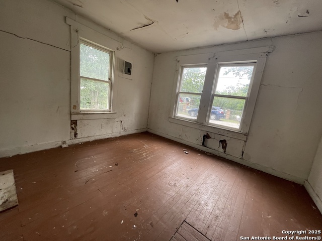 Image 16 of 38 For 524 Avenue B