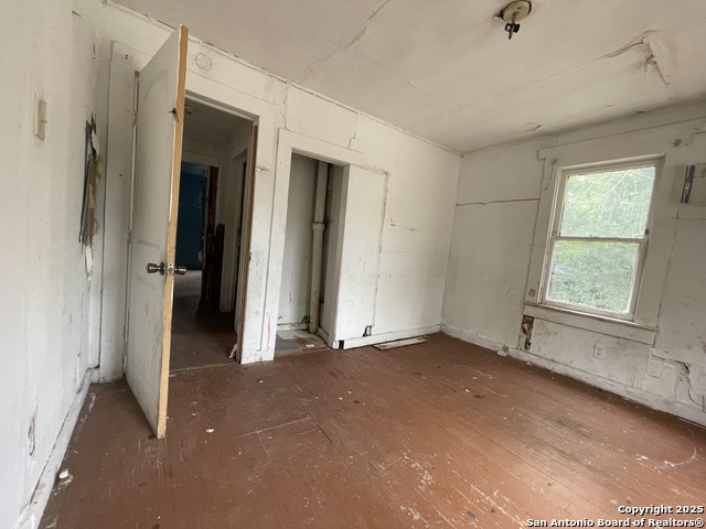 Image 18 of 38 For 524 Avenue B