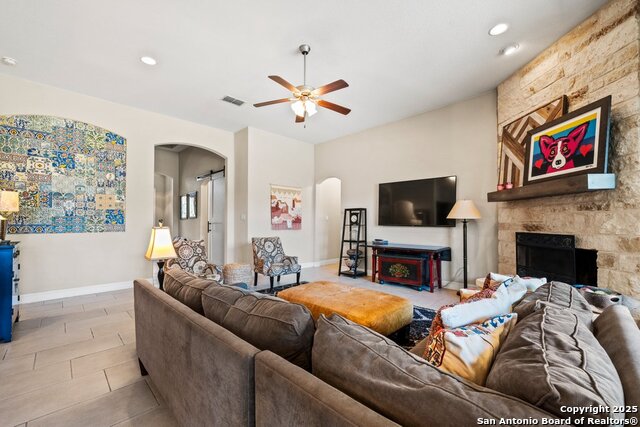 Image 6 of 39 For 2465 Kookaburra