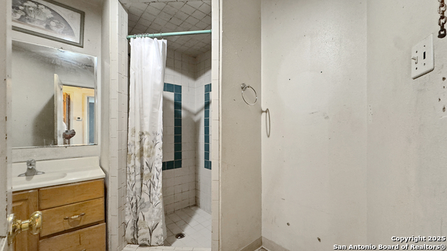 Image 11 of 25 For 565 Division