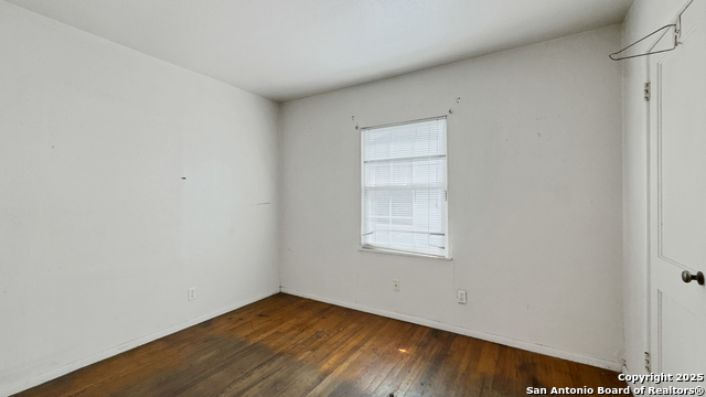 Image 14 of 25 For 565 Division