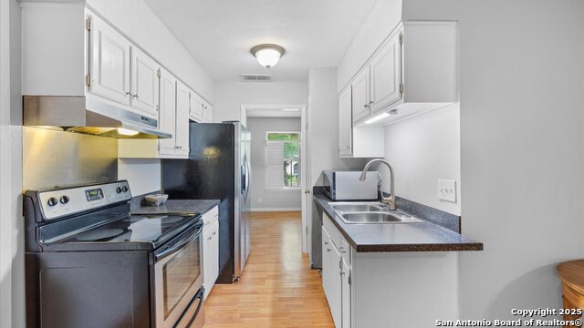 Listing photo id 8 for 4722 Casa Manana