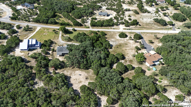 Listing photo id 12 for 672 Lakepark Dr