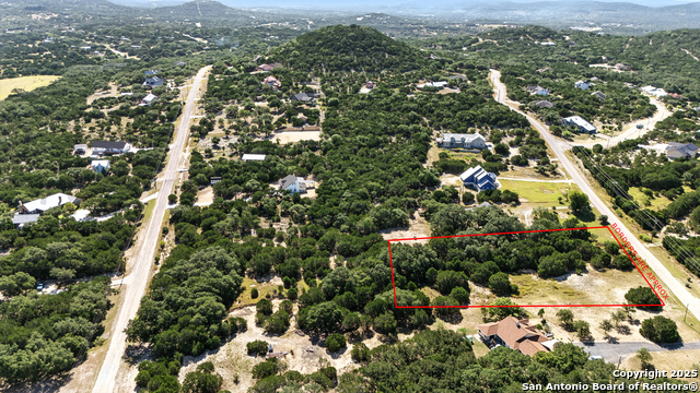 Listing photo id 1 for 672 Lakepark Dr