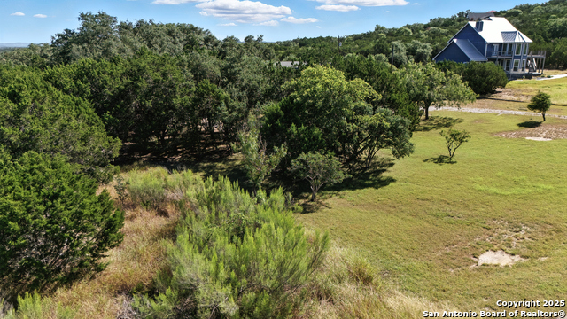 Listing photo id 6 for 672 Lakepark Dr