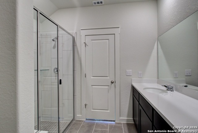 Image 14 of 23 For 225 Red Arrow