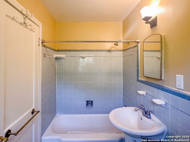 Image 8 of 9 For 443 Irvington