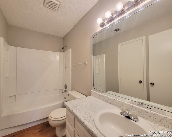Image 9 of 13 For 7014-7016 Elmbank