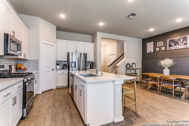 Image 10 of 25 For 14822 Maverick Ave