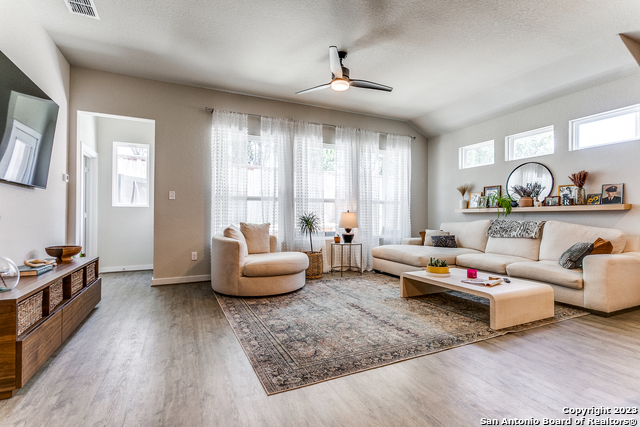 Image 7 of 25 For 14822 Maverick Ave