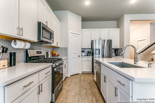 Image 9 of 25 For 14822 Maverick Ave
