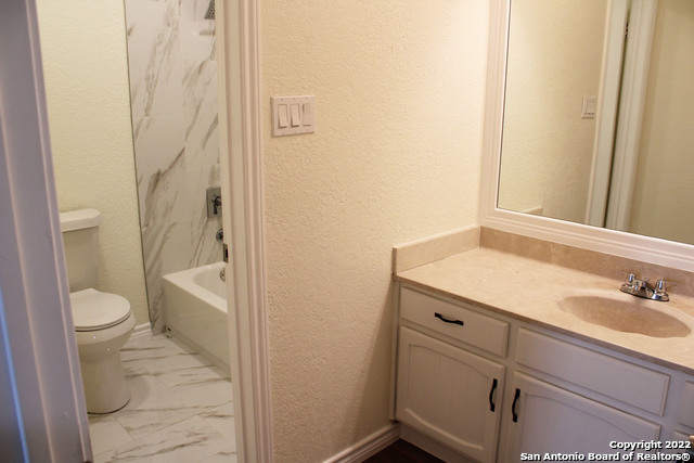 Image 20 of 25 For 13730 Pebble Oak Dr