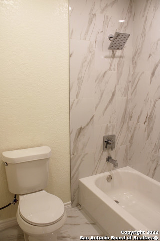 Image 21 of 25 For 13730 Pebble Oak Dr