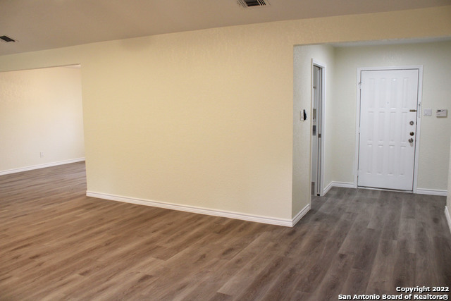 Image 6 of 25 For 13730 Pebble Oak Dr