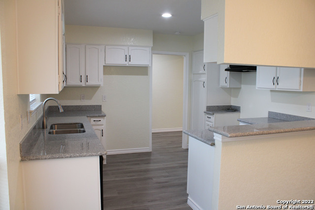 Image 9 of 25 For 13730 Pebble Oak Dr