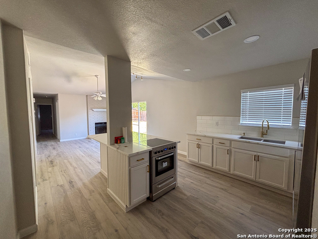Image 5 of 19 For 14417 Waddesdon Bluff