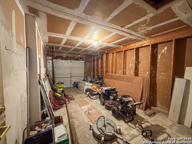 Image 8 of 19 For 14417 Waddesdon Bluff