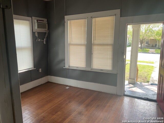 Image 6 of 11 For 519 Hammond Ave.