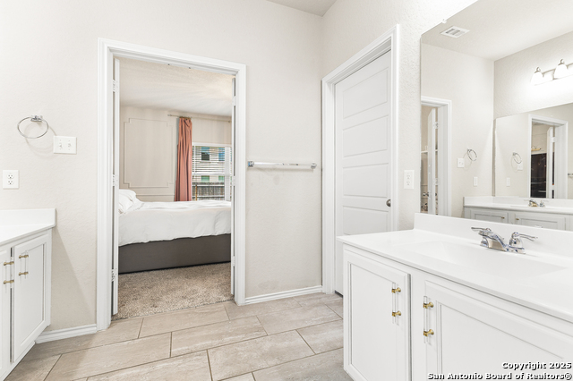 Listing photo id 17 for 217 Stag Way