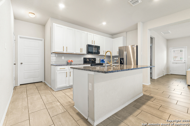 Listing photo id 4 for 217 Stag Way