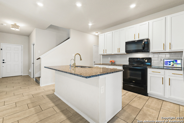 Listing photo id 5 for 217 Stag Way