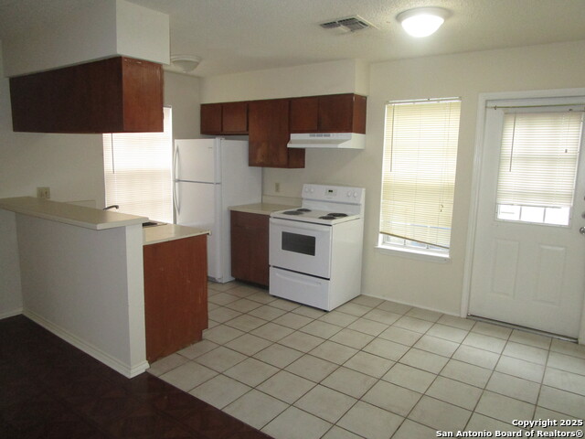 Image 3 of 8 For 1815 Olmos Dr W 2