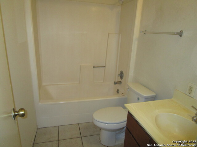 Image 8 of 8 For 1815 Olmos Dr W 2