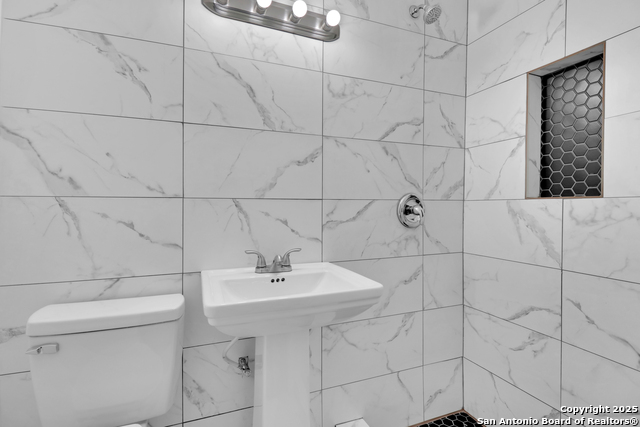 Image 21 of 30 For 1050 Nw 38th St