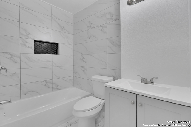 Image 24 of 30 For 1050 Nw 38th St