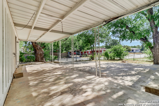 Image 28 of 30 For 1050 Nw 38th St