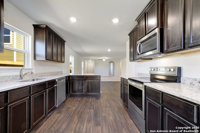 Listing photo id 4 for 11824 Luckey Villa