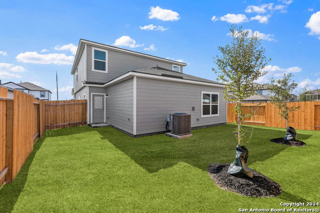 Listing photo id 24 for 11828 Luckey Villa