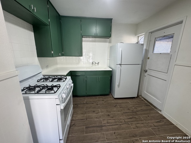 Image 4 of 6 For 944 Huisache W 4