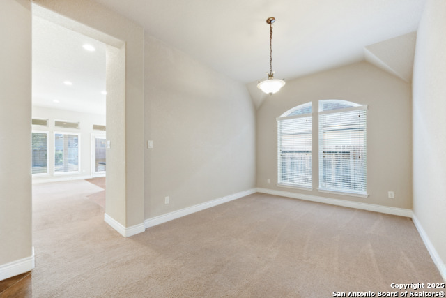 Listing photo id 11 for 2143 Pioneer Pass
