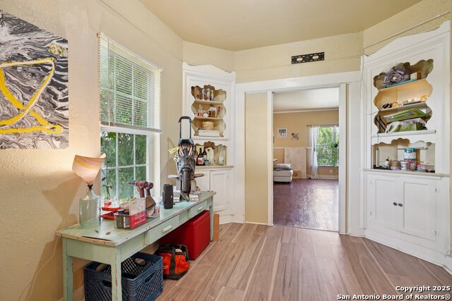 Image 18 of 38 For 1015 Elsmere W