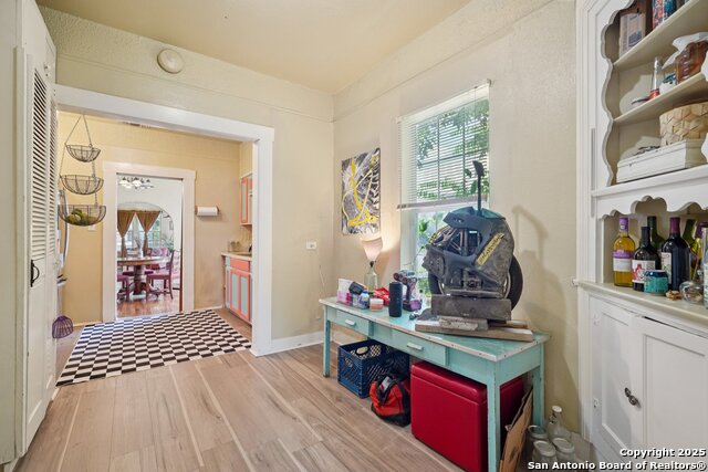 Image 19 of 38 For 1015 Elsmere W