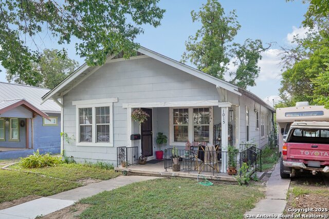 Image 2 of 38 For 1015 Elsmere W