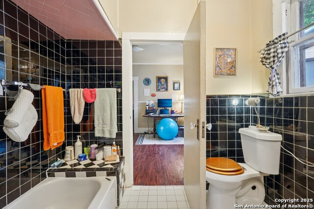 Image 28 of 38 For 1015 Elsmere W