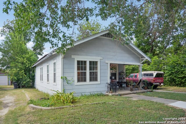 Image 3 of 38 For 1015 Elsmere W