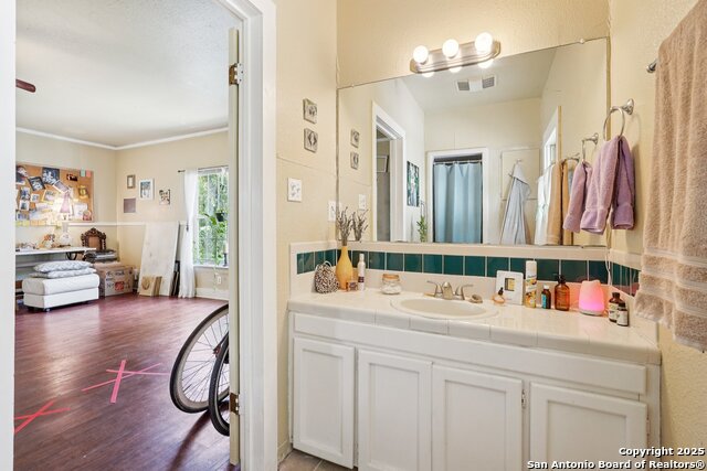 Image 30 of 38 For 1015 Elsmere W