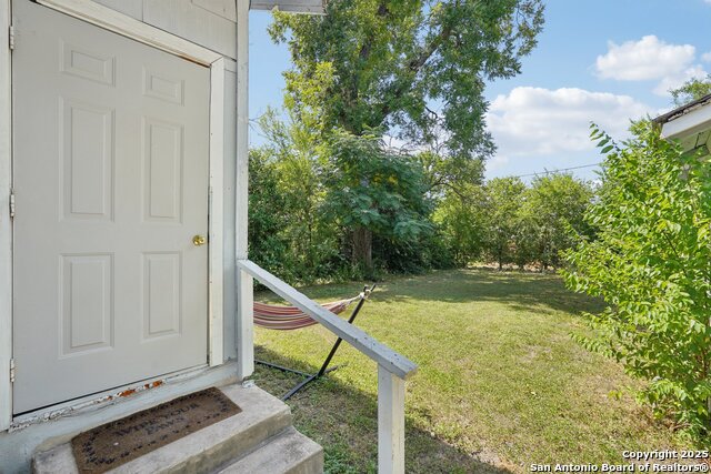 Image 32 of 38 For 1015 Elsmere W