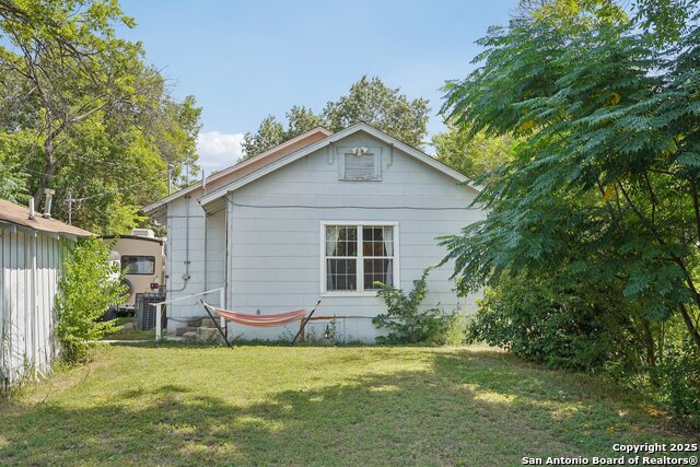 Image 36 of 38 For 1015 Elsmere W