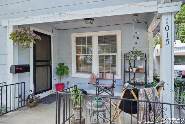 Image 4 of 38 For 1015 Elsmere W