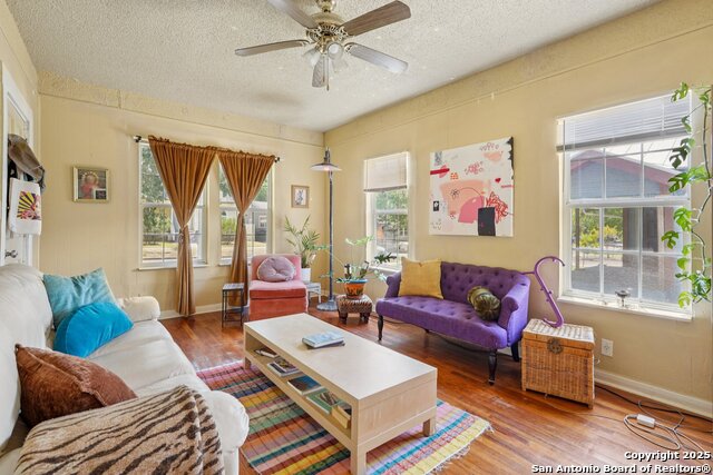 Image 9 of 38 For 1015 Elsmere W