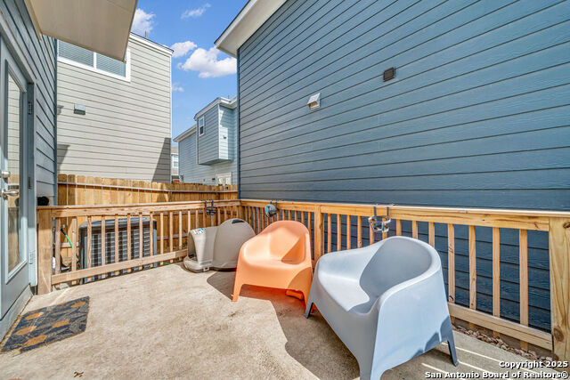 Image 18 of 20 For 2045 Silver Oaks  18-b